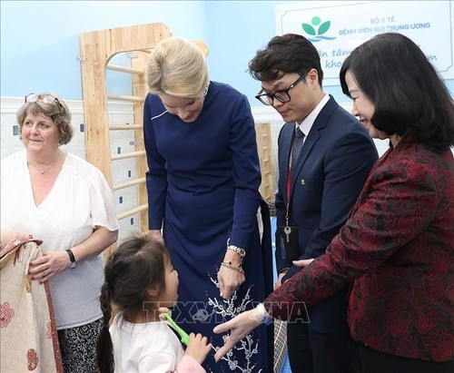 Queen Mathilde of Belgium visits Vietnam National Children's Hospital - ảnh 1