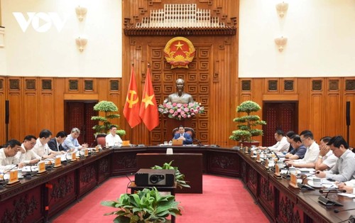 PM requests decree on trade strategy control be finalized by May 5 - ảnh 1