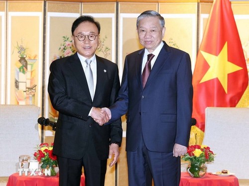 Party General Secretary arrives in Busan as part of State visit to RoK - ảnh 1