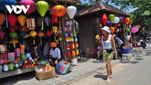 Visa-free access for 12 more European nations poised to spur Vietnam’s tourism growth - ảnh 1