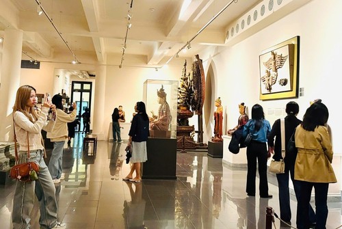 Night-time experience at Vietnam Fine Arts Museum - ảnh 1