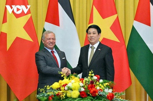 Jordan’s King concludes official visit to Vietnam - ảnh 1