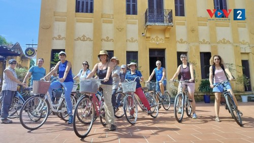 Vietnam welcomes its 20 millionth foreign visitor in 2025 - ảnh 1