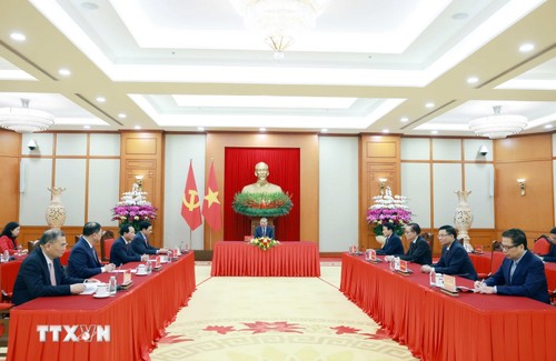 Russian President congratulates Vietnamese Party leader during phone talk - ảnh 2