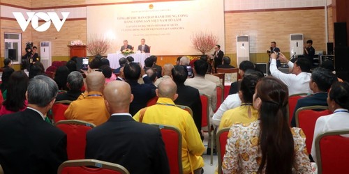 Party Chief meets Vietnamese community in Cambodia - ảnh 1