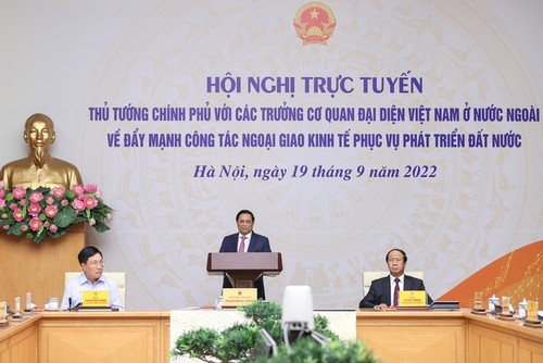 Thủ tướng chủ trì hội nghị trực tuyến với các Đại sứ, Trưởng cơ quan đại diện Việt Nam ở nước ngoài - ảnh 1