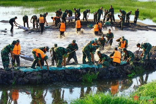 Quân đội Nhân dân Việt Nam nâng cao sức mạnh chiến đấu, vững mạnh về chính trị, để bảo vệ đất nước - ảnh 2