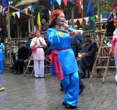 Disfrutar canto popular "bai choi" en Hanoi - ảnh 1