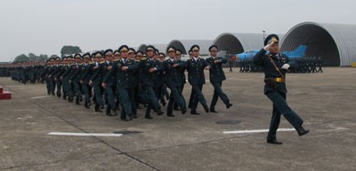 Lanza ejército emulación “Ecos de la victoria de Dien Bien Phu en el cielo” - ảnh 1