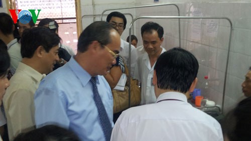 Vice premier visita Hospital Central de Oftalmología - ảnh 1