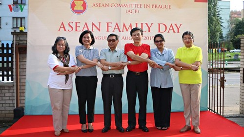 Celebran en Praga Día de la Familia de la Asean - ảnh 1