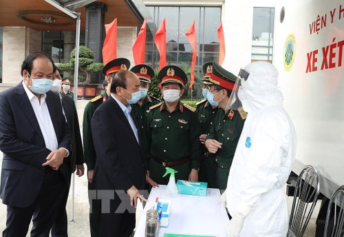 Medios de comunicación internacionales aprecian acción rápida y transparente de Vietnam en lucha contra Covid-19 - ảnh 1