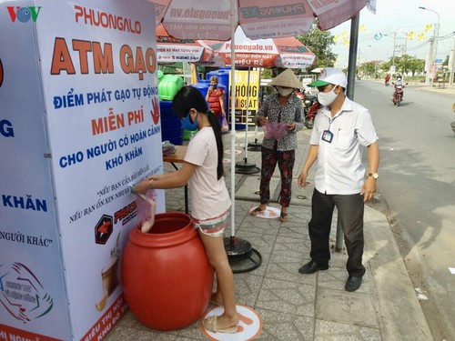 “Cajeros de arroz” habilitados para evitar el hambre durante la cuarentena del coronavirus - ảnh 1