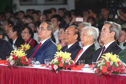 Puente televisivo realza la vida revolucionaria del presidente Ho Chi Minh - ảnh 1