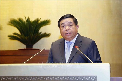 Presentan informe del plan quinquenal de desarrollo socioeconómico de Vietnam - ảnh 1