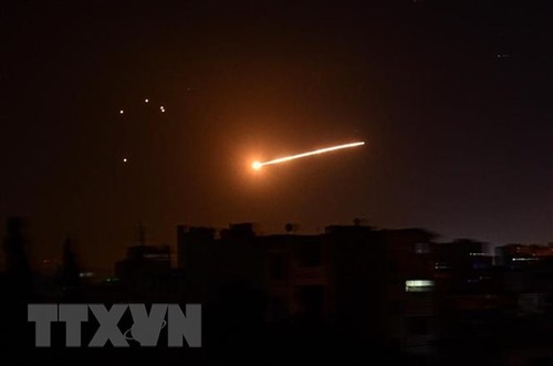 Sistema de defensa aérea sirio intercepta misiles israelíes - ảnh 1