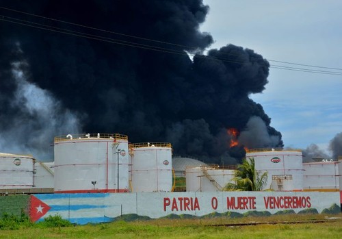 Cuba sigue batallando contra gigantesco incendio - ảnh 1