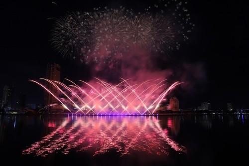 Festival Internacional de Fuegos Artificiales de Da Nang 2023: Dos equipos de Australia e Italia compiten - ảnh 1