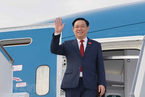 Presidente del Parlamento de Vietnam comienza actividades en su visita a Irán - ảnh 1