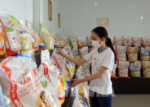 Vietnam registra superávit comercial de 20,2 mil millones de dólares en los primeros ocho meses de 2023 - ảnh 1