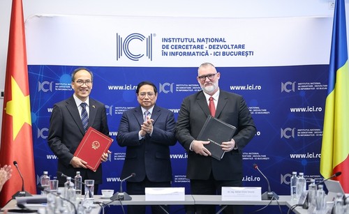 Primer Ministro de Vietnam visita el Instituto Nacional de Investigación y Desarrollo en Informática de Rumanía - ảnh 1