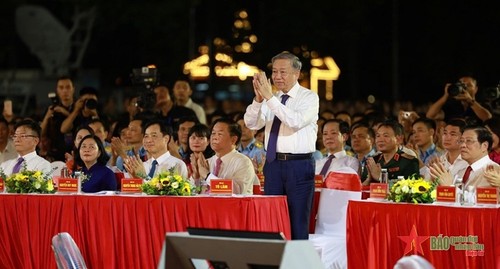 Celebran el programa especial de arte en saludo al 55.º aniversario del cumplimiento del Testamento del presidente Ho Chi Minh - ảnh 1