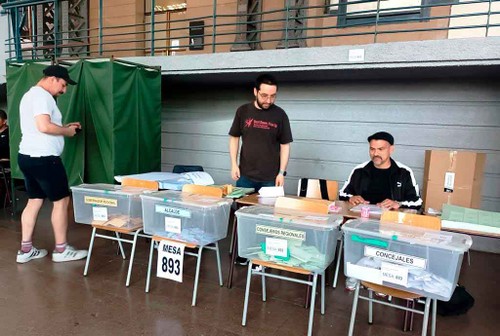 Entran en la recta final elecciones municipales y regionales en Chile - ảnh 1