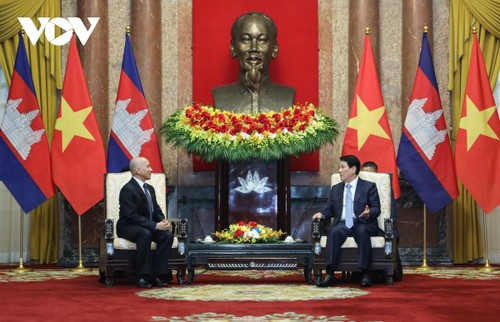 Presidente de Vietnam preside ceremonia de bienvenida al Rey de Camboya - ảnh 2