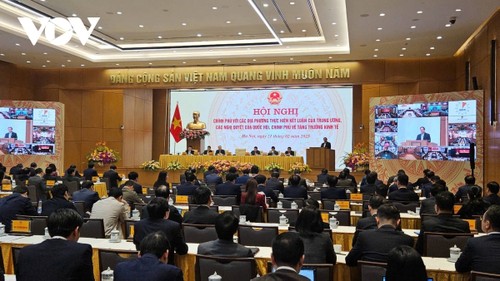 Primer Ministro reitera determinación de alcanzar un crecimiento económico del 8% en 2025 - ảnh 2