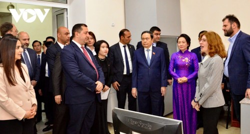 Líder del Parlamento resalta papel de estudiantes para fortalecer amistad entre Vietnam y Armenia - ảnh 1