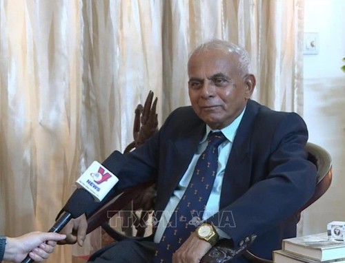 General indio aprecia los avances de Vietnam tras 50 años de reunificación nacional  - ảnh 1