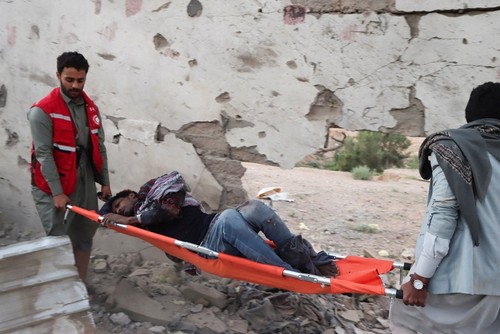 68 muertos en un ataque aéreo de Estados Unidos contra un centro de detención en Yemen - ảnh 1