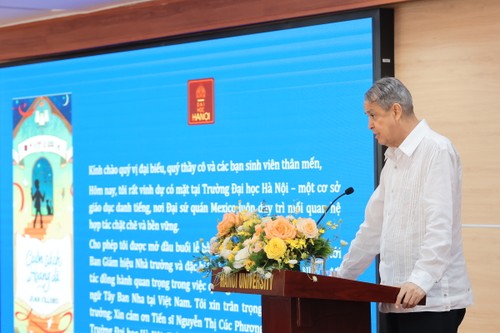 “El libro salvaje” de Juan Villoro: Difundiendo el amor por la lectura y promoviendo el intercambio cultural entre Vietnam y México - ảnh 1