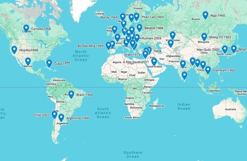 El gran proyecto del doctor Vo Xuan Que: “Diario de Prisión del presidente Ho Chi Minh” en 37 idiomas y 62 traducciones de 79 autores  - ảnh 2