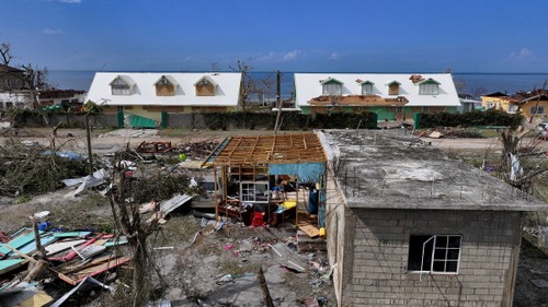 El huracán Melissa arrasa el Caribe y deja casi 50 muertos - ảnh 1