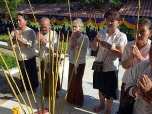 วุฒิสภากัมพูชาอนุมัติร่างพระราชบัญญัติต่อต้านการไม่รับรองอาชญากรรมในสมัยระบอบเขมรแดง - ảnh 1