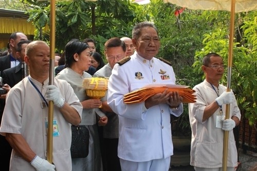 ภาพถ่ายของงานบุญกฐินพระราชทานที่วัด chua Phap Luan ในกรุงเว้ - ảnh 2