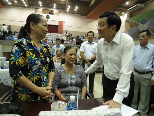 ประธานประเทศ เจืองเติ๊นซางพบปะกับผู้มีสิทธิ์เลือตกั้งเขต 4 นครโฮจิมินห์ - ảnh 1