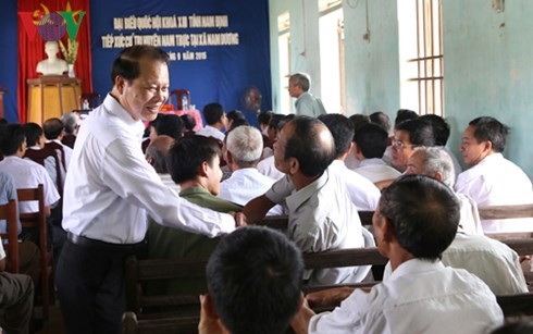 สมาชิกรัฐสภาพบปะกับผู้มีสิทธิ์เลือกตั้งก่อนการประชุมรัฐสภา - ảnh 1