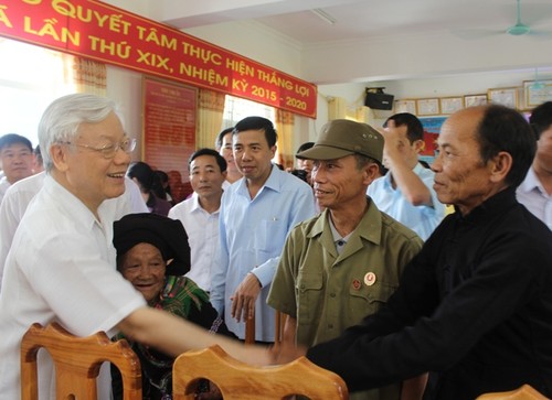 เลขาธิการใหญ่พรรคคอมมิวนิสต์เวียดนาม เหงียนฟู้จ่อง ตรวจราชการที่จังหวัดลายโจว - ảnh 1