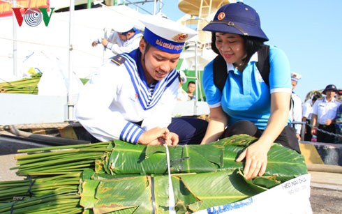 รายการถ่ายทอดสดทางสถานีโทรทัศน์อวยพรเจ้าหน้าที่ทหารและประชาชนบนอำเภอเกาะเจื่องซาในโอกาสตรุษเต๊ต - ảnh 1