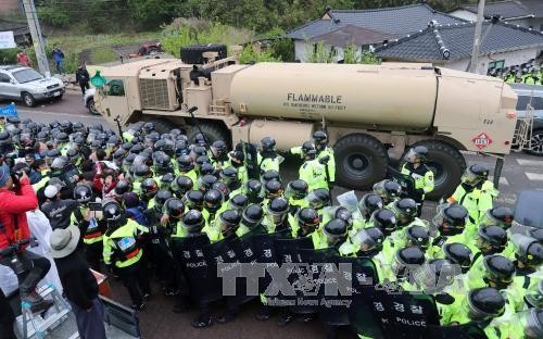 สหรัฐเริ่มส่งอุปกรณ์ของ THAAD เข้าพื้นที่ติดตั้งในสาธารณรัฐเกาหลี - ảnh 1