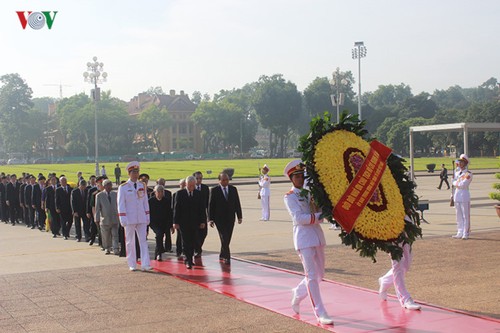 พิธีชุมนุมรำลึกครบรอบ 70 ปีวันทหารทุพพลภาพและพลีชีพเพื่อชาติ - ảnh 1