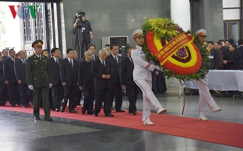 พิธีเคารพศพประธานประเทศ เจิ่นด่ายกวาง - ảnh 1