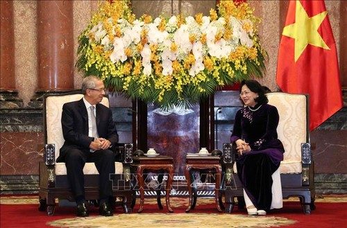 รองประธานประเทศ ดั่งถิหงอกถิ่ง ให้การต้อนรับคณะผู้แทนศาลฎีกาไทย - ảnh 1