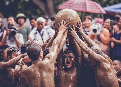 งานนิทรรศการการกุศล “ขบวนการนำแสงสว่าง” ดึงดูดผู้เข้าชมเป็นจำนวนมาก - ảnh 22