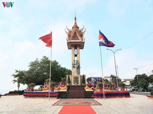 เปิดอนุสาวรีย์มิตรภาพเวียดนาม-กัมพูชา ณ จังหวัดกำปงจาม ประเทศกัมพูชา - ảnh 1