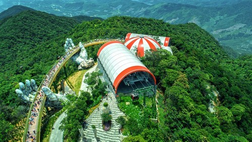 Cau Vang หรือสะพานทองที่ Ba Na Hills นครดานัง ติดรายชื่อสะพานที่สวยที่สุดในโลก - ảnh 8