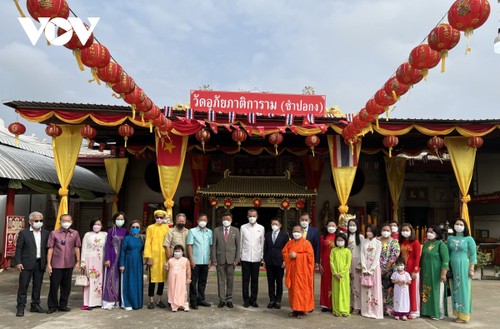 พิธีติดป้ายชื่อวัดเป็นภาษาเวียดนามให้แก่วัดเก่าแก่ในประเทศไทย - ảnh 1