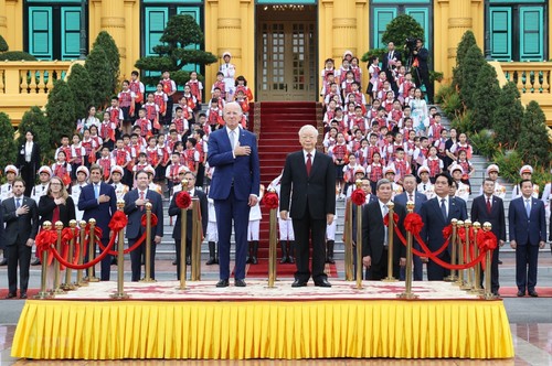 แถลงการณ์ร่วมยกระดับความสัมพันธ์เวียดนาม-สหรัฐให้เป็นความสัมพันธ์หุ้นส่วนยุทธศาสตร์ในทุกด้าน - ảnh 1